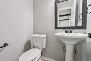 10647 Hazelhurst Dr, Houston, TX 77043 - Photo 17