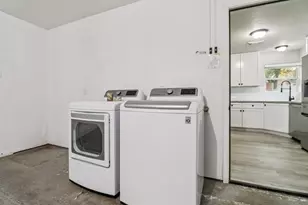 10647 Hazelhurst Dr, Houston, TX 77043 - Photo 13