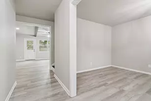 10647 Hazelhurst Dr, Houston, TX 77043 - Photo 13