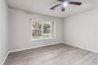 10647 Hazelhurst Drive, Houston, TX 77043 - Photo 17