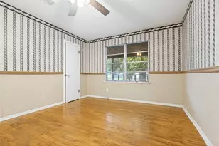 302 Bowie St, West Columbia, TX 77486 - Photo 9