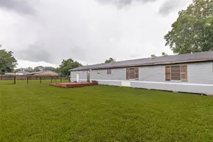 302 Bowie St, West Columbia, TX 77486 - Photo 21