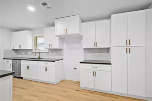 615 S 7th St, La Porte, TX 77571 - Photo 9