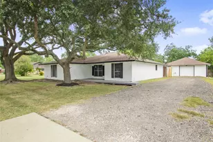 615 S 7th St, La Porte, TX 77571 - Photo 1
