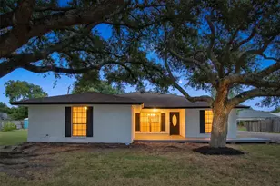 615 S 7th St, La Porte, TX 77571 - Photo 1