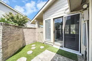 6281 Ludington Dr, Houston, TX 77035 - Photo 9