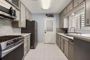 1214 W 31st St, Houston, TX 77018 - Photo 11