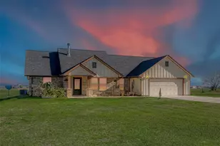 608 Quarter Horse Trail, Angleton, TX 77515 - Photo 1
