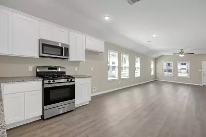 811 Jefferson Avenue, Cleveland, TX 77327 - Photo 11