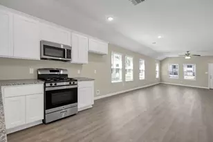 811 Jefferson Ave, Cleveland, TX 77327 - Photo 11