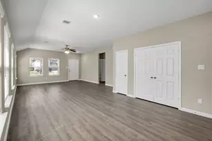 811 Jefferson Ave, Cleveland, TX 77327 - Photo 9