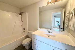 10156 Waterstone Dr, Houston, TX 77042 - Photo 17