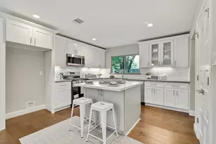 42 Kittiwake Ct, The Woodlands, TX 77380 - Photo 15