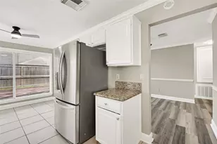 12403 Meadow Ridge Dr, Stafford, TX 77477 - Photo 15