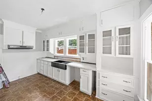 212 W Alabama St, Wharton, TX 77488 - Photo 9