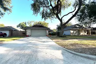 14014 Clear Forest Dr, Sugar Land, TX 77498 - Photo 3