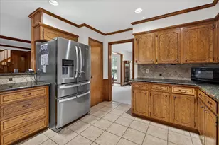 137 Arrow Wood St, Lake Jackson, TX 77566 - Photo 7