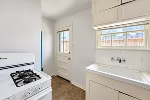 1103 E 23rd St, Houston, TX 77009 - Photo 9