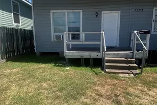 5523 Ave O 1/2, Galveston, TX 77551 - Photo 1