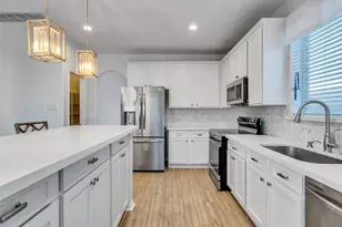 10723 Fletcher Bridge Ln, Sugar Land, TX 77498 - Photo 3