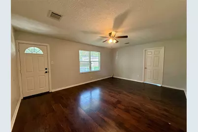 502 E Jackson Street, West Columbia, TX 77486 - Photo 3