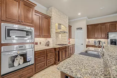 102 N Victoriana Circle, Spring, TX 77389 - Photo 15