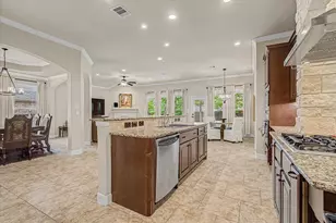 102 N Victoriana Cir, Spring, TX 77389 - Photo 17