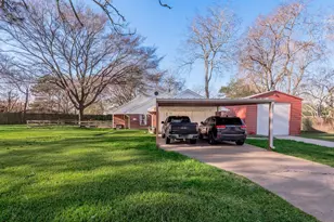 2203 Shannon Dr, Huntsville, TX 77320 - Photo 1