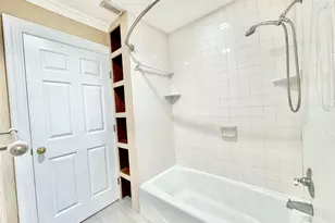 102 Mechanic St, Galveston, TX 77550 - Photo 9
