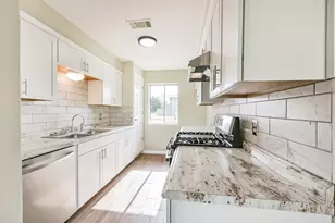 2390 Sarah St, Beaumont, TX 77705 - Photo 9