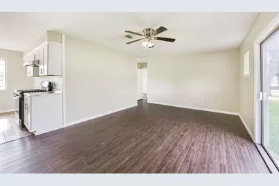 2390 Sarah Street, Beaumont, TX 77705 - Photo 9
