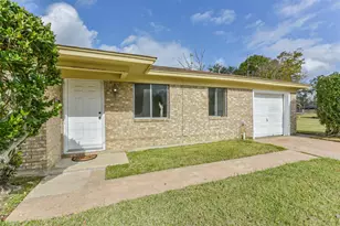 2390 Sarah St, Beaumont, TX 77705 - Photo 3