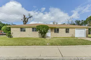 2390 Sarah St, Beaumont, TX 77705 - Photo 1