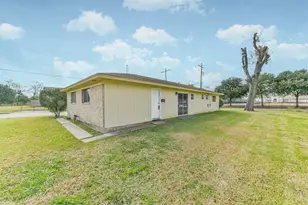 2390 Sarah St, Beaumont, TX 77705 - Photo 25
