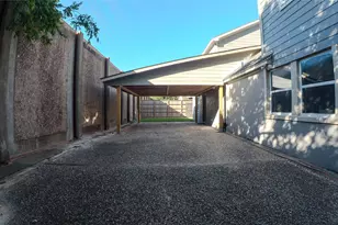 10326 Meadow Lake Ln Ln, Houston, TX 77042 - Photo 9
