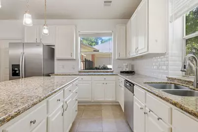 26 E Sterling Pond Circle, The Woodlands, TX 77382 - Photo 11