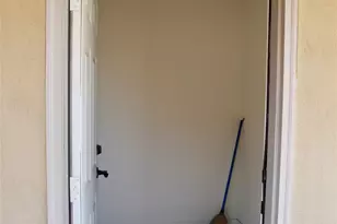 28 W Oaks Dr, Houston, TX 77058 - Photo 15