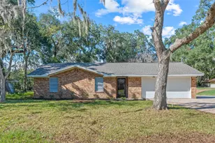 907 Avenue B, Sweeny, TX 77480 - Photo 1