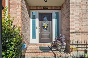 1639 Sutton St, Houston, TX 77006 - Photo 3