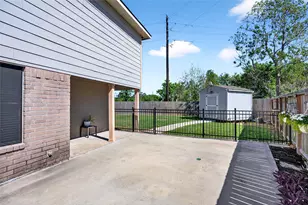 6046 Sandy Creek Dr, Baytown, TX 77523 - Photo 35