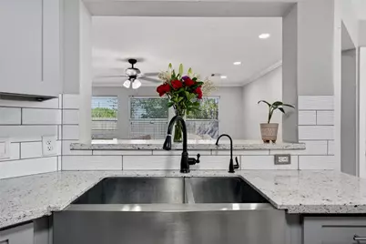 6046 Sandy Creek Drive, Baytown, TX 77523 - Photo 17