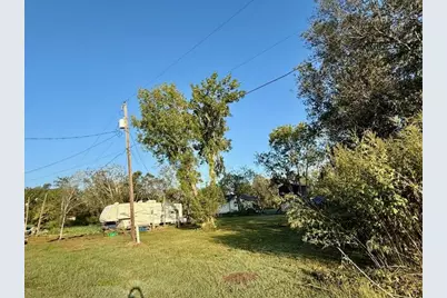 106 Lake Drive, Holiday Lakes, TX 77515 - Photo 5