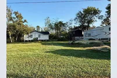 106 Lake Drive, Holiday Lakes, TX 77515 - Photo 3