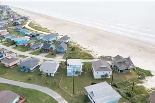 12628 W Ventura Dr, Galveston, TX 77554 - Photo 3