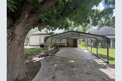 411 5th Street, Palacios, TX 77465 - Photo 3