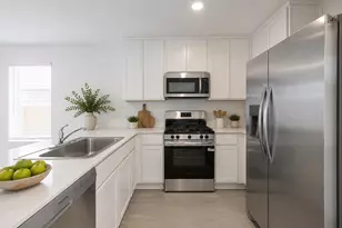 3150 Savannah Rose Dr, Angleton, TX 77515 - Photo 5