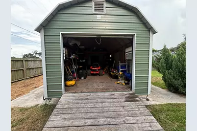 2213 1st Avenue N, Texas City, TX 77590 - Photo 9