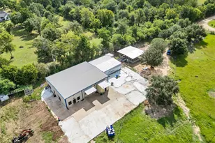 2024 Beverly Ln, Sealy, TX 77474 - Photo 3