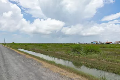 1272 N Tinkle Lane, Crystal Beach, TX 77650 - Photo 5