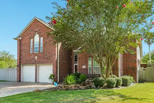 808 S Belle Dr, Angleton, TX 77515 - Photo 1